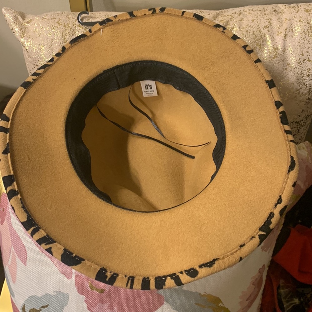 Cute Hat ❤️ - Picture 3 of 3